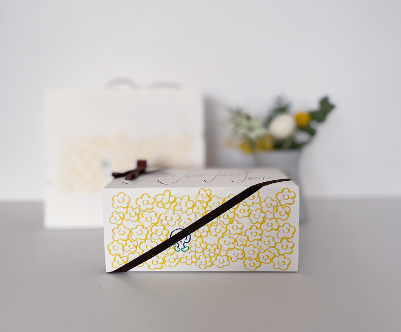 厳選素材と丁寧な手仕事で作られた洋菓子が魅力「ZAXFOX菓子研究所」のギフトラッピングをご紹介します。