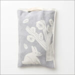 クッションにもなる アフガンケース（うさぎ柄）