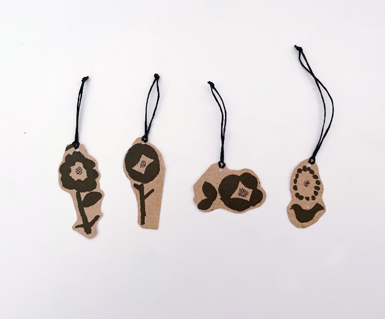 クラフトテープを使ったギフトラッピング